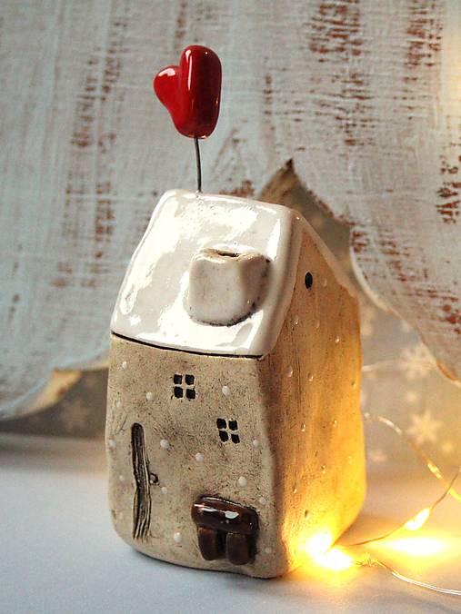 Keramický domček so srdiečkom