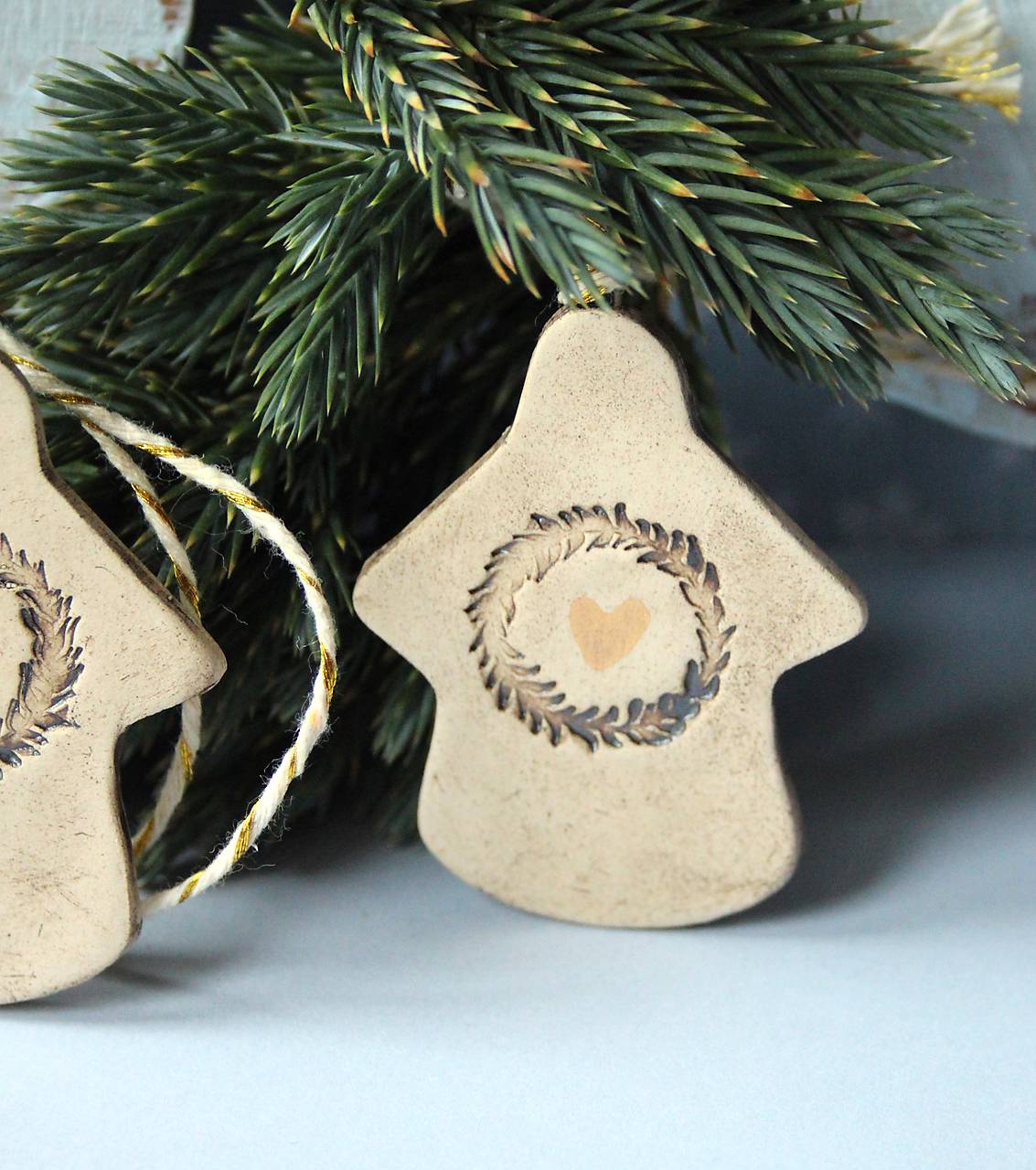 Anjel so zlatým srdiečkom