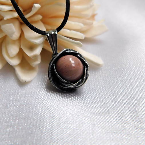 Náhrdelníky - Mini prívesok s thulitom - 18025556_