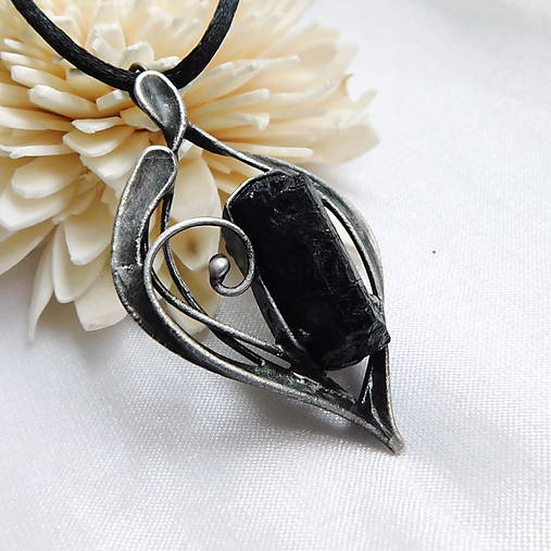 Náhrdelníky - Prívesok s turmalínom ─ZYANYA─ - 18025743_