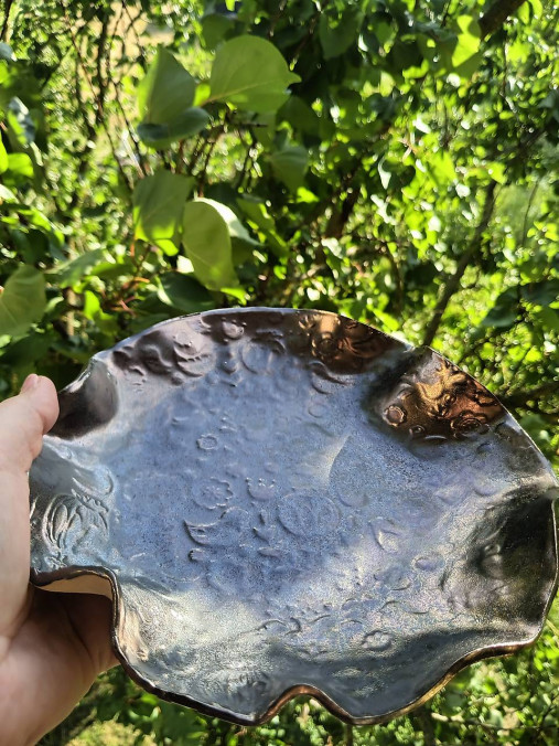 Nádoby - misa platinovo-bronzovej farby s vtáčikmi a makovicami - 18026471_