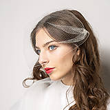  - Svadobný vintage závoj, krátky birdcage závojček na hrebienkoch pre nevestu, sieťkový závoj - 18026606_