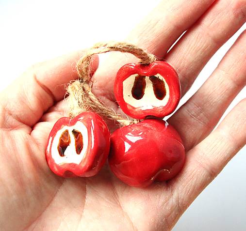 Jabĺčko na zavesenie