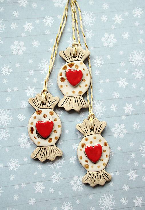 Salónka na zavesenie