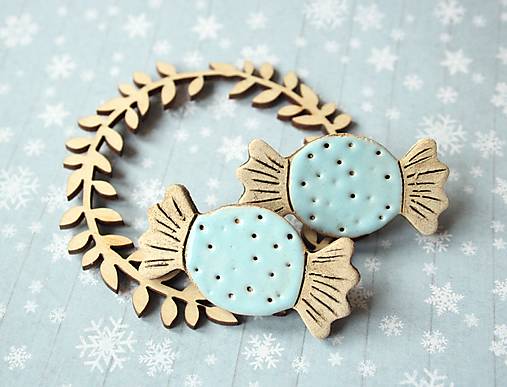 Keramická brošňa cukrík