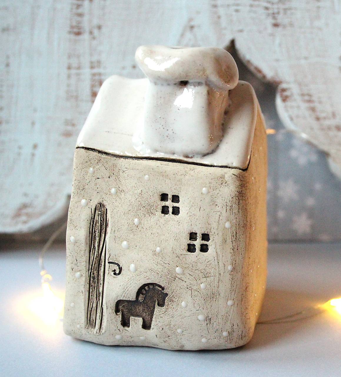 Keramický domček koník