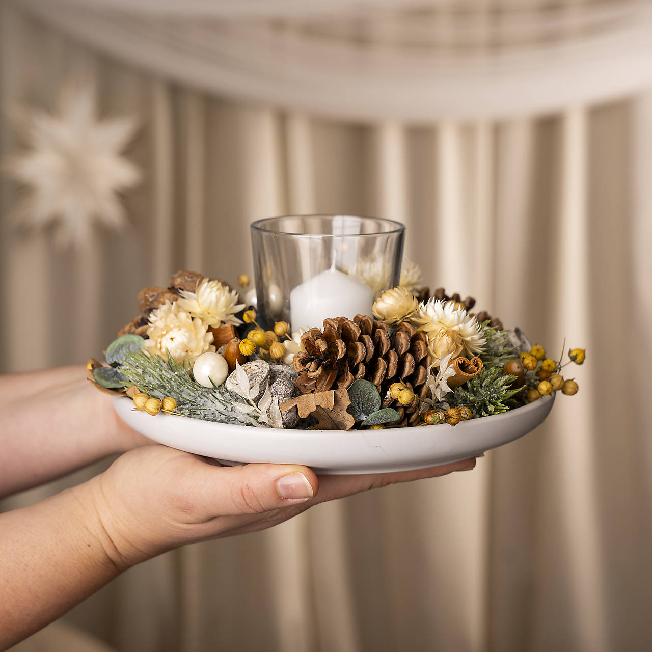 Svietnik zo sušených kvetov na stôl