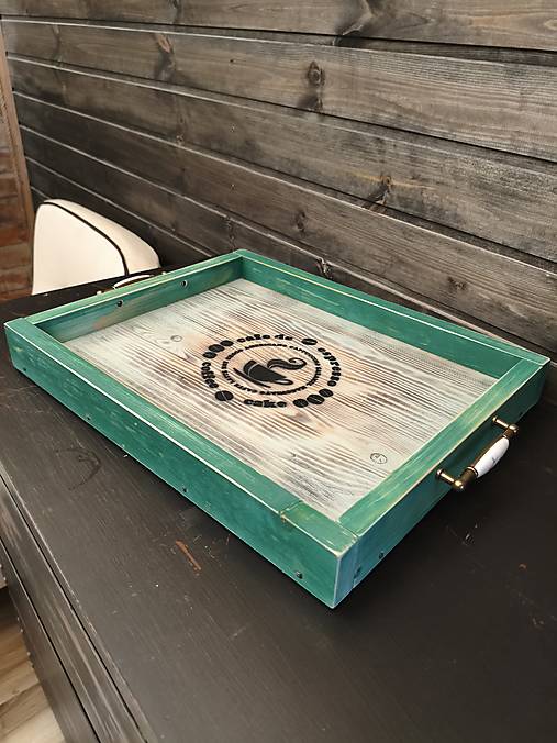 Drevená tácka zelená