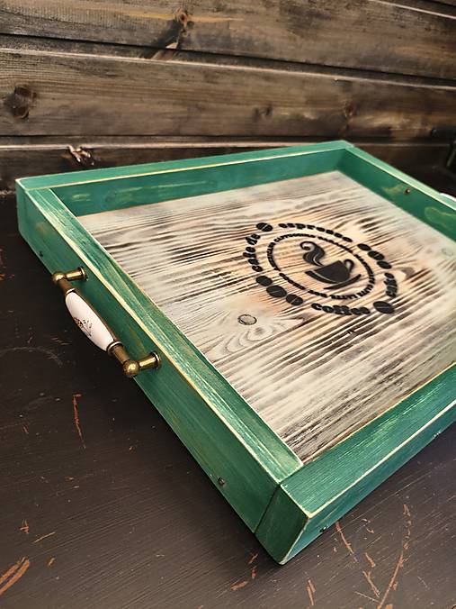 Drevená tácka zelená