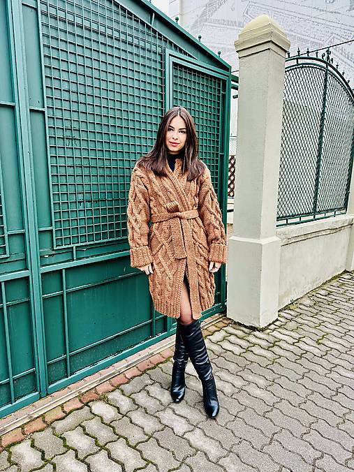 Svetre a kardigány - Luxusný sveter s 8 - koňaková farba - 18029887_