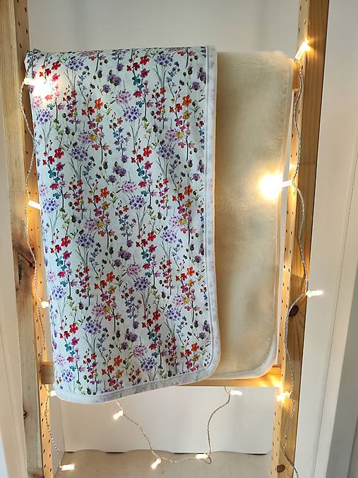 Detský textil - VLNIENKA Ovčie rúno deka 100% MERINO TOP SUPER WASH Natural s kašmírom Kvietky FR - 18029836_