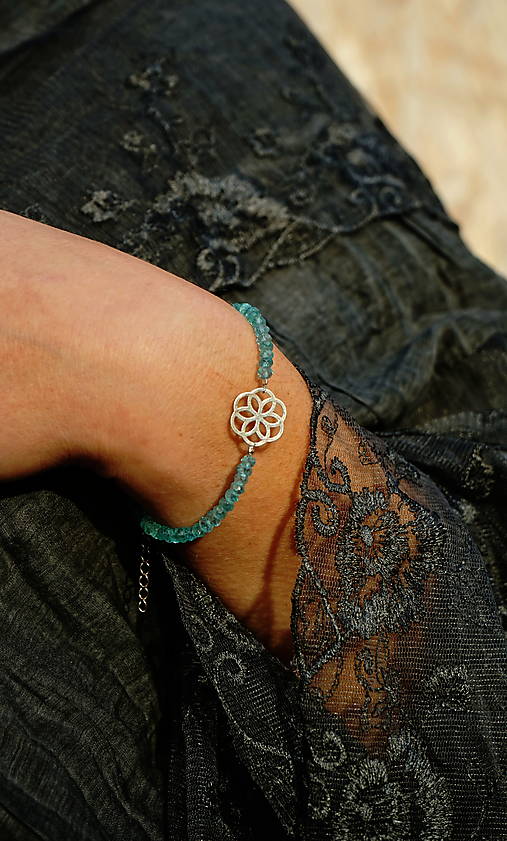 Náramky - Jemný náramok zo striebra a apatitu - 18030448_