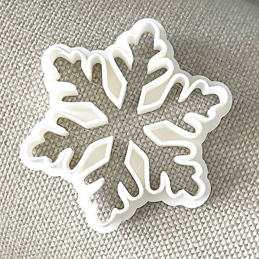 Príbory, varešky, pomôcky - Vykrajovačka snehová vločka / S049 (vzor č.2, 6cm) - 18029501_