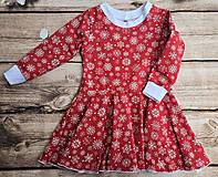 Detské oblečenie - Točivé šaty - snehové vločky na červenej - 18032889_