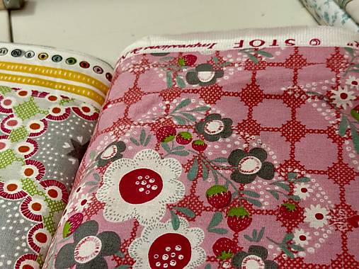 100% BAVLNA STOF FRANCÚZSKO / JAHODNÍK