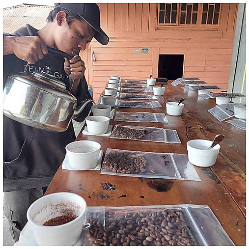 Káva Indonésie Hendra Kupas Kiss miss 250 g