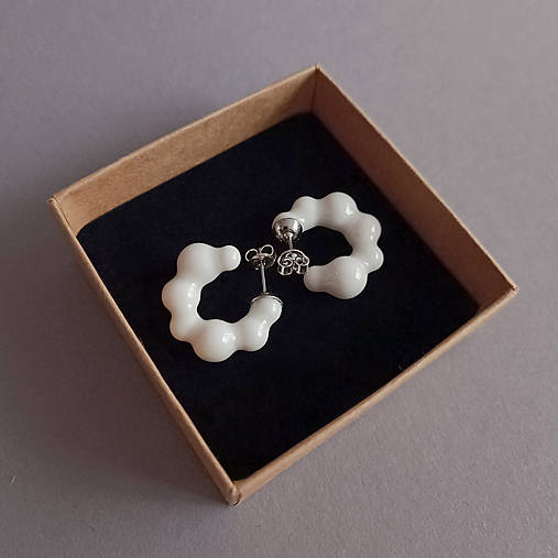 Porcelánové naušnice Electra – biele