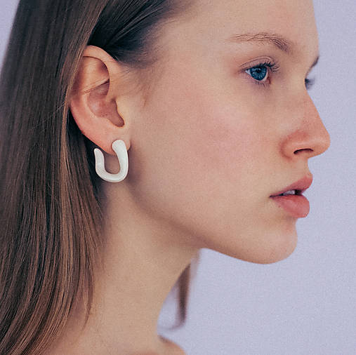 Porcelánové naušnice Alya – biele