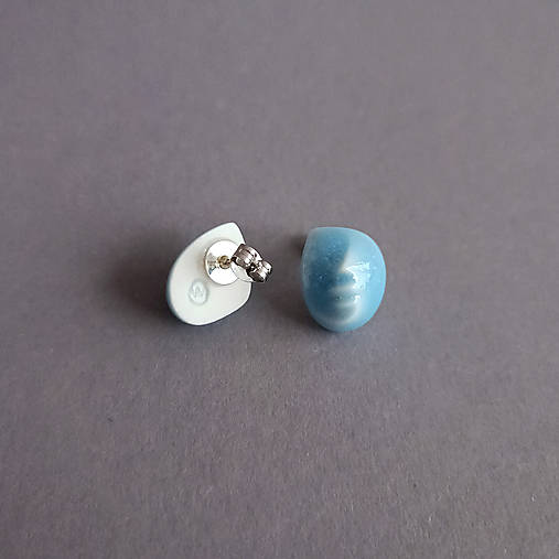 Porcelánové naušnice OnaOna – modro-biele