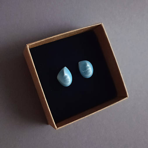 Porcelánové naušnice OnaOna – modro-biele