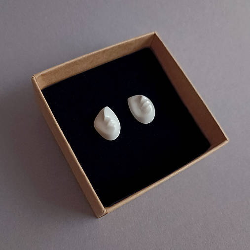 Porcelánové naušnice OnaOna – biele