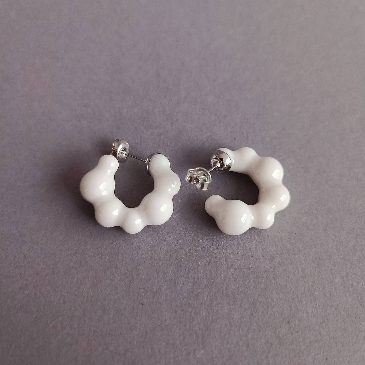 Porcelánové naušnice Electra – biele