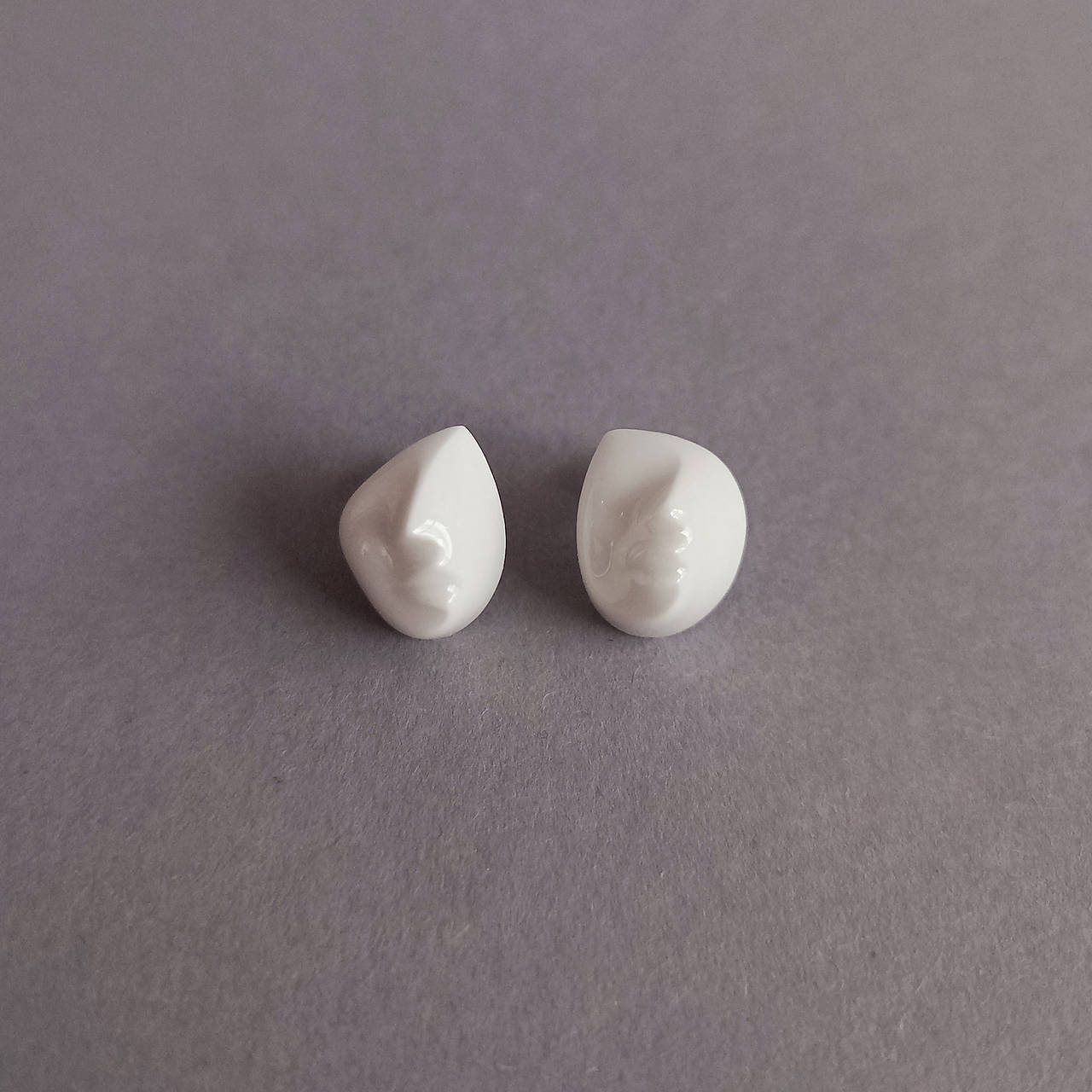 Porcelánové naušnice OnaOna – biele