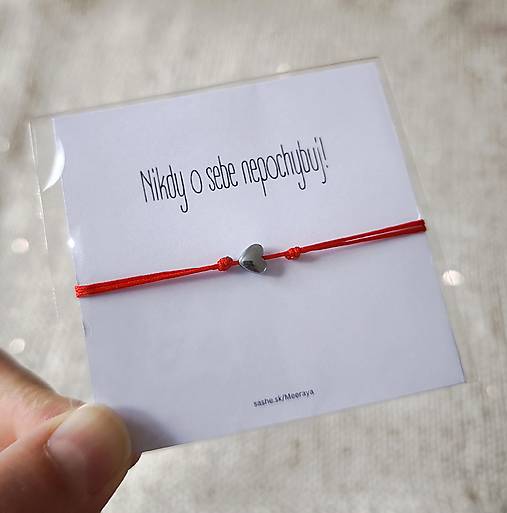 Náramky - Šnúrkový náramok hematitové srdiečko strieborné "NIKDY O SEBE NEPOCHYBUJ" - 18032625_