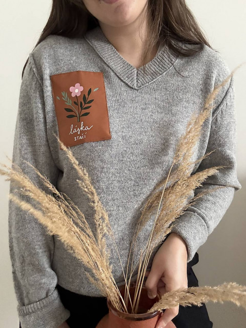 Upcyklovaný sveter LÁSKA STAČÍ