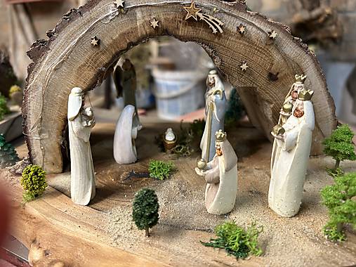 Dekorácie - Betlehém s bielymi figúrkami - 18034803_