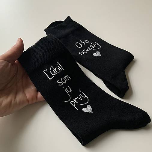 Maľované ponožky pre ocka nevesty (“Ľúbil som je prvý / Otec nevesty”)