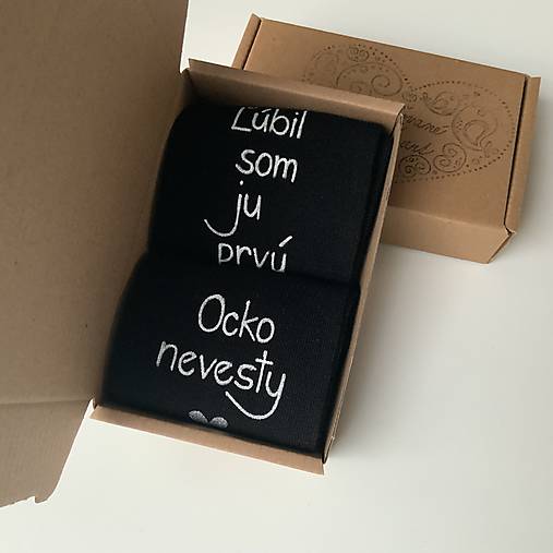 Maľované ponožky pre ocka nevesty (“Ľúbil som je prvý / Otec nevesty”)