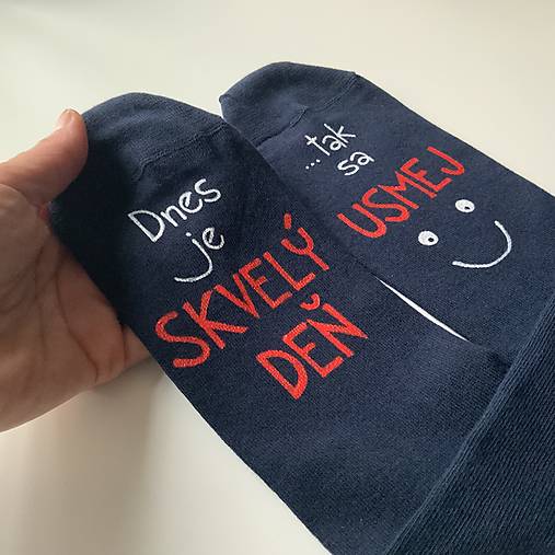 Motivačné maľované ponožky s nápisom "Dnes je skvelý deň" (Tak sa usmej" (Tmavomodré ))