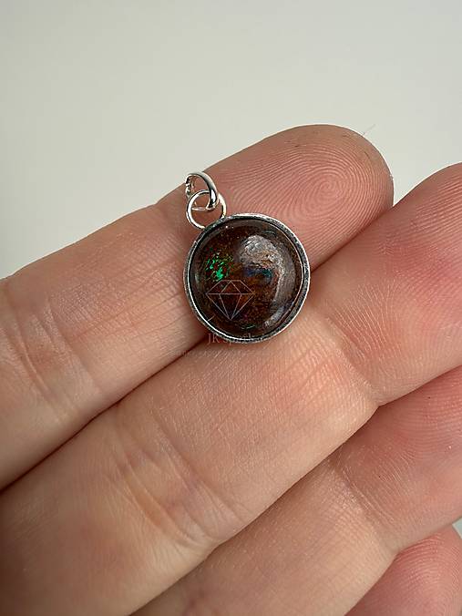 Strieborný 925/1000 prívesok s opálom