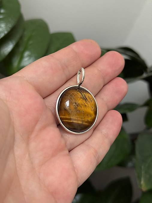 Strieborný 925/1000 prívesok s tigrím okom