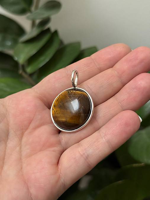 Strieborný 925/1000 prívesok s tigrím okom