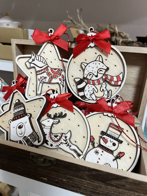 Ozdoba na stromček drevená maľovaná