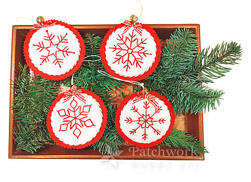 Vyšívaná vločka - vianočná ozdoba