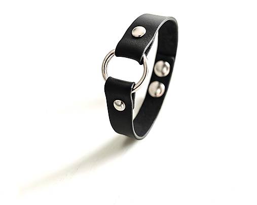 Náramky - Kožený náramek s decentním kroužkem - 18035704_