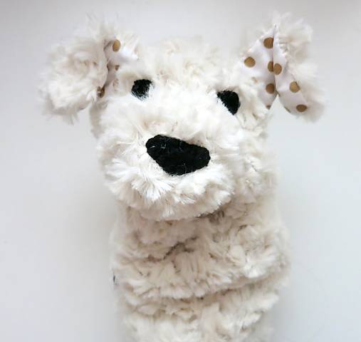 Maňuška psík chlpatý (Biely s bodkovými uškami)