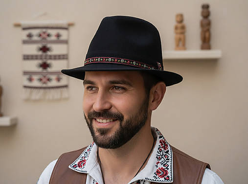Čiapky, čelenky, klobúky - Pánsky Klobúk s Folklórnou Stuhou - 18038233_