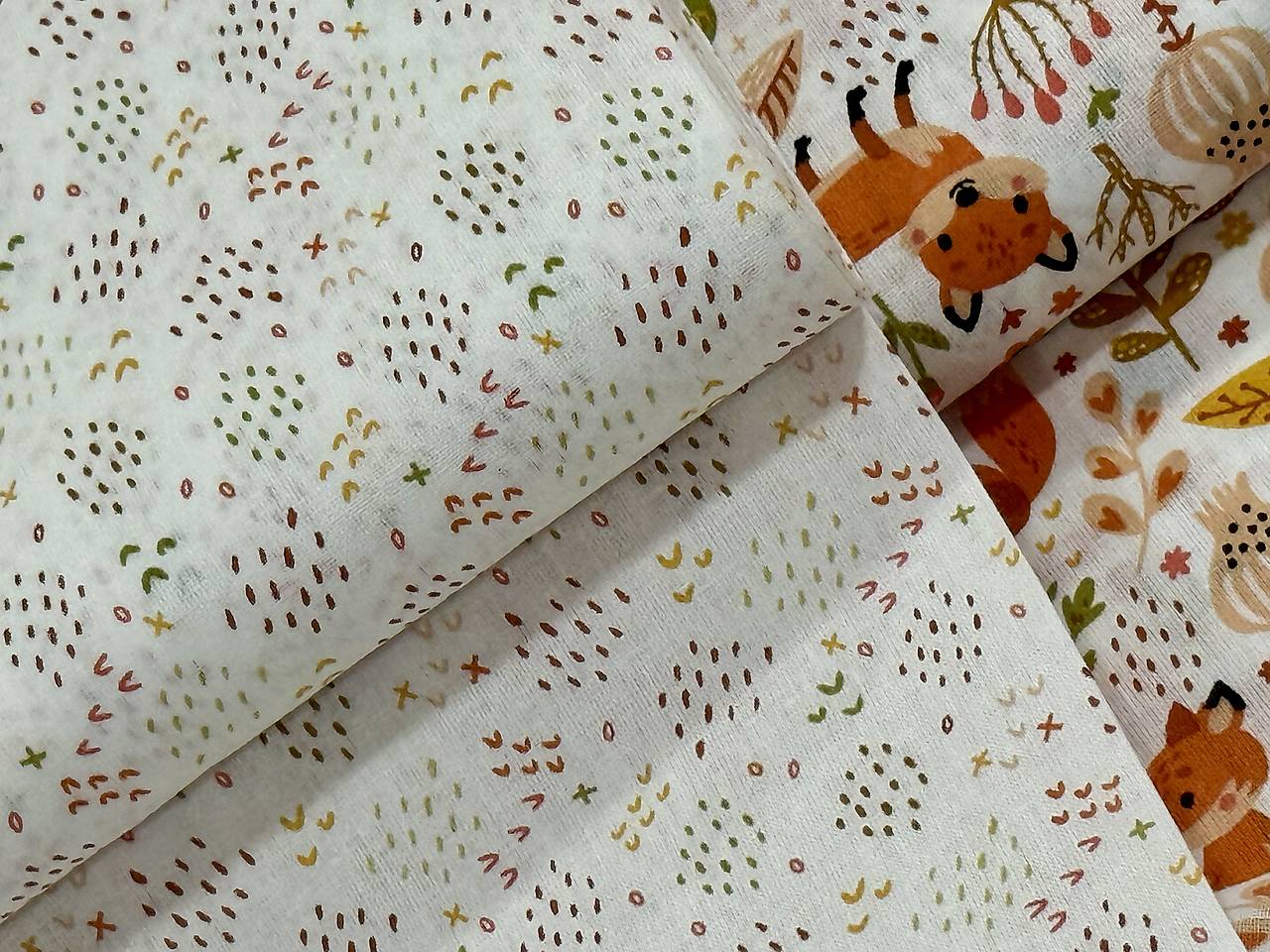 100% BAVLNA STOF / FAREBNE ČIARKY