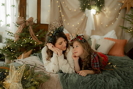 Čelenka so svetielkami "vianočná ruža"