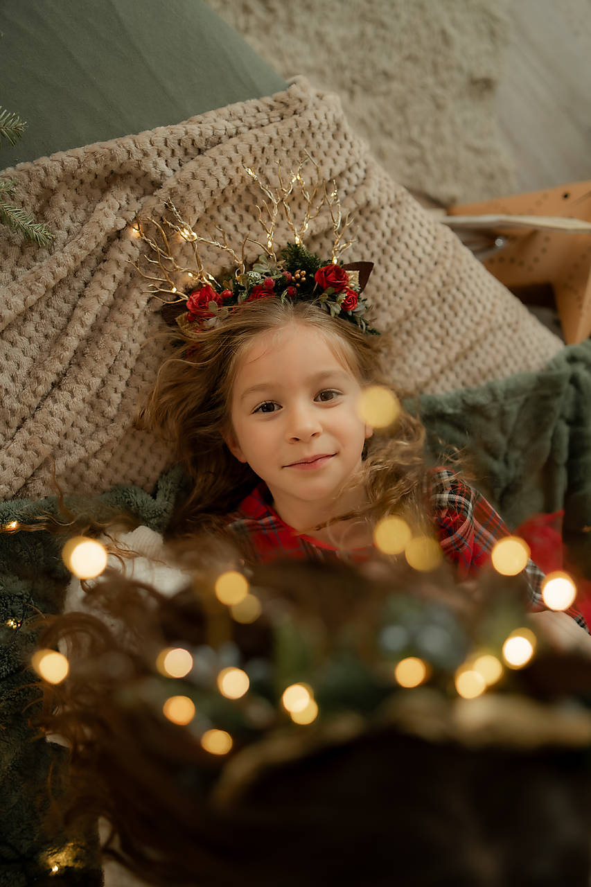 Čelenka so svetielkami "vianočná ruža"