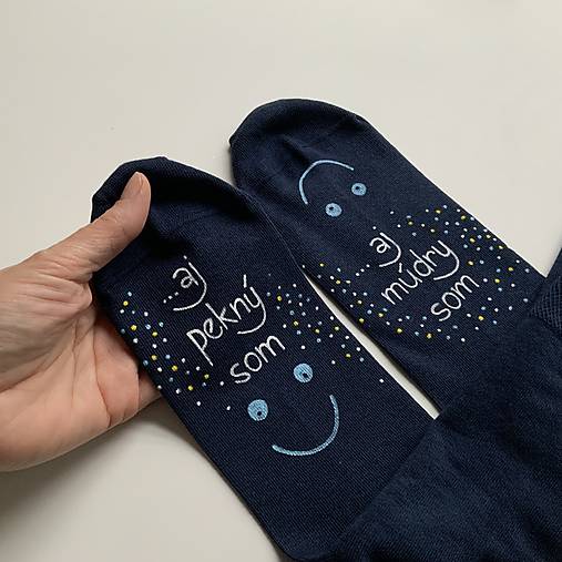 Maľované ponožky s nápisom: “…aj múdry som / ... aj pekný som”