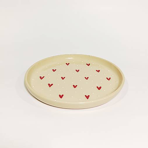 Tanier srdiečkový s bodkami
