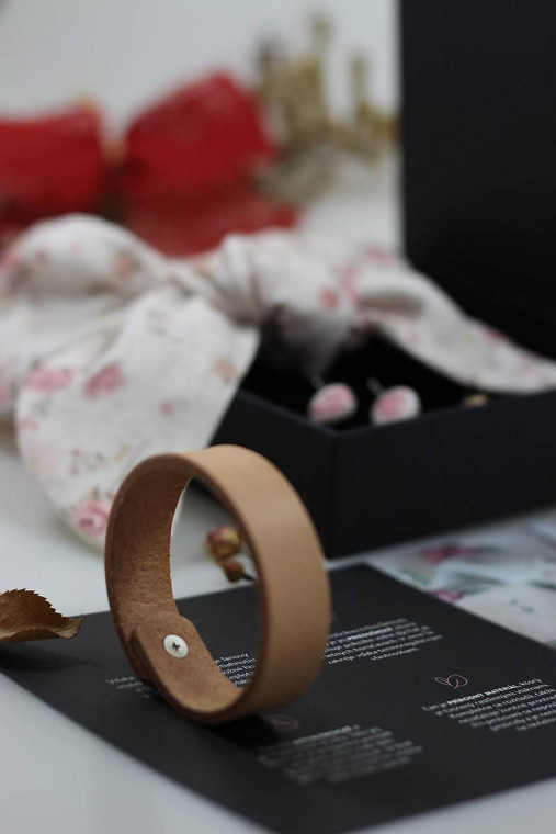 Darček pre ňu - Exkluzívny set, Prémiová ľanová šatka v darčekovej krabici