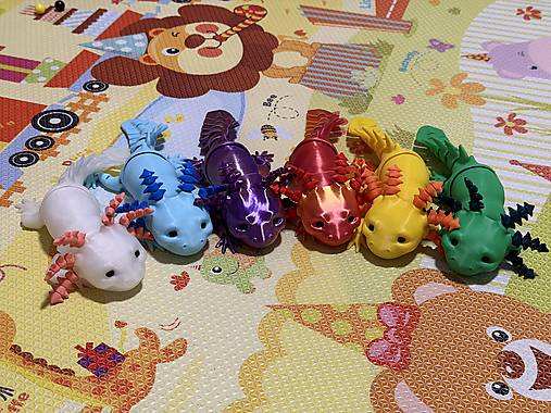 Axolotl – ohybná figúrka v rôznych farebných variantoch