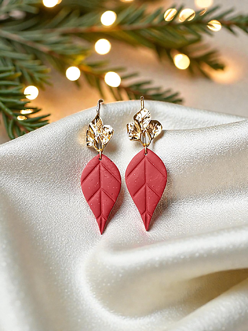 Náušnice - List vianočnej ruže - náušnice z modelovacej hmoty - 18041791_