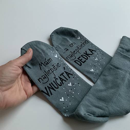 Maľované ponožky pre najlepšiu BABKU/najlepšieho DEDKA, ktorá má najlepšie vnúčatká (sivé pre dedka)